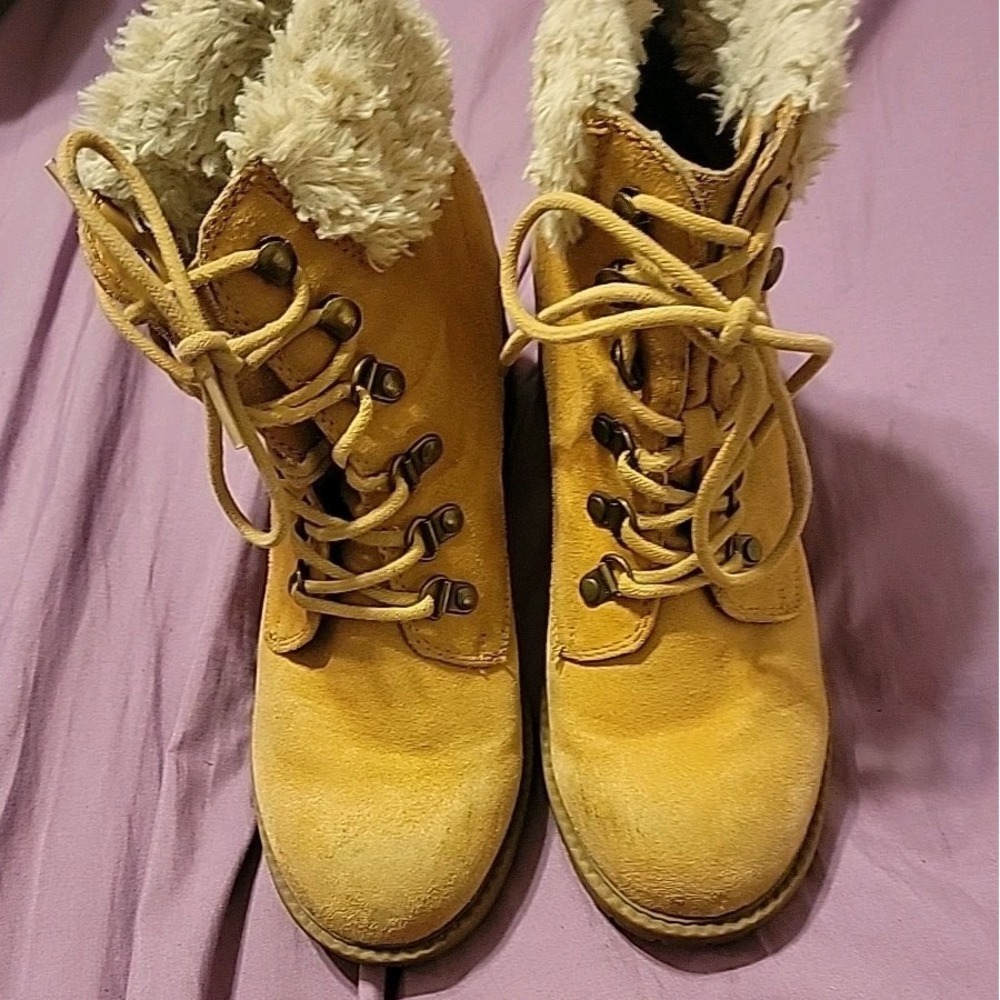 Cliffs by White Mountain Women's Trident Boots Tan Leather Faux Fur